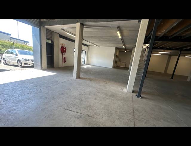 572M² MINI FACTORY TO LET IN STIKLAND INDUSTRIAL